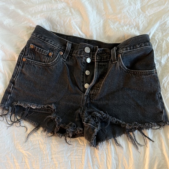 Black Levi 501 Shorts - Picture 2 of 3